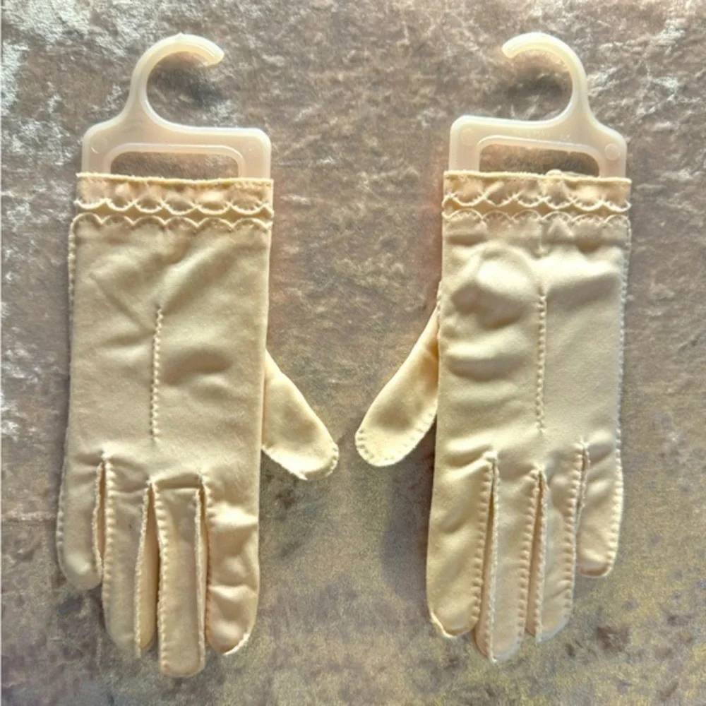 Vintage women’s gloves. #2